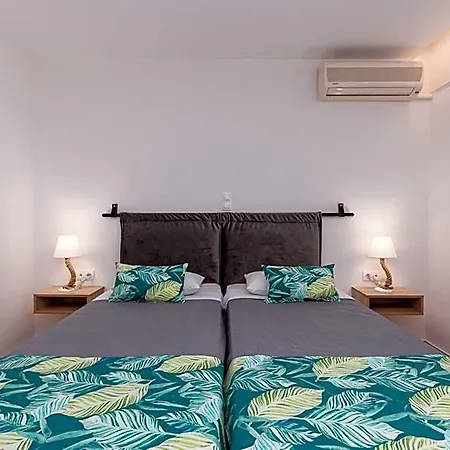 Hotel Sirocco 2*