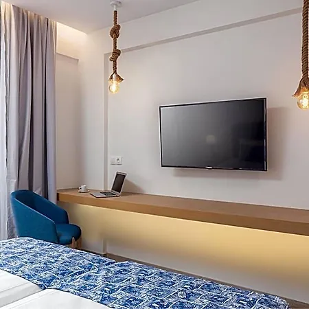 Sirocco Hotel 2*